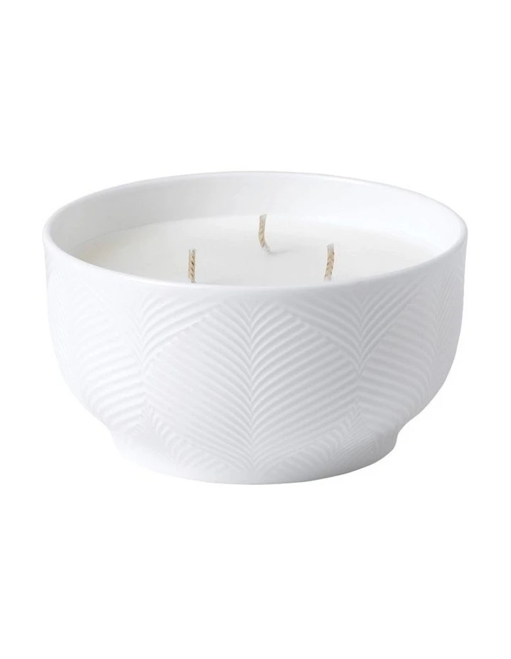 Brand new π€© Wedgwood Folia 13cm 3-Wick Filled Candle White β 1 Brand new π€© Wedgwood Folia 13cm 3-Wick Filled Candle White β