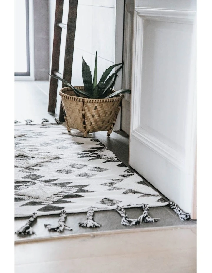 Flash Sale β€οΈ Collective Sol Traditional Rug Runner π 2 Flash Sale β€οΈ Collective Sol Traditional Rug Runner π - Image 2