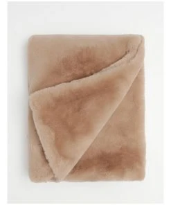 Brand new 𧨠Heritage Amelie Faux Fur Throw Taupe βοΈ