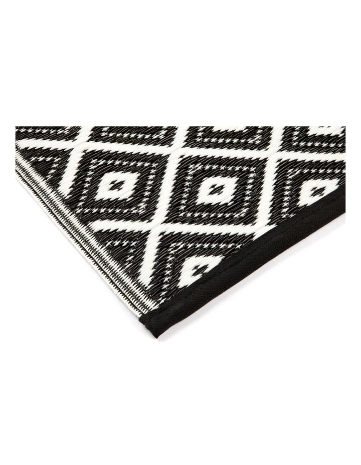 Buy π Fab Habitat 90x179cm Kimberley Black and White Recycled Plastic Outdoor Rug and Mat β 3 Buy π Fab Habitat 90x179cm Kimberley Black and White Recycled Plastic Outdoor Rug and Mat β - Image 3