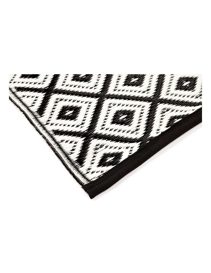 Buy π Fab Habitat 90x179cm Kimberley Black and White Recycled Plastic Outdoor Rug and Mat β 4 Buy π Fab Habitat 90x179cm Kimberley Black and White Recycled Plastic Outdoor Rug and Mat β - Image 4
