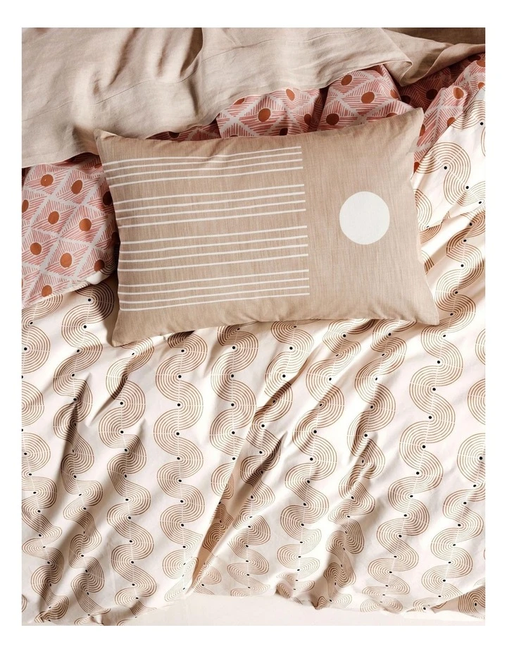 New 🤩 Linen House Aida Cushion In Coral ⭐ 4 New 🤩 Linen House Aida Cushion In Coral ⭐ - Image 4